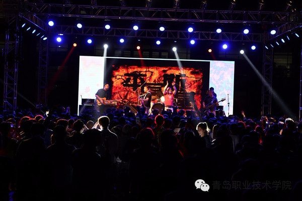  电竞巾帼英豪绽放赛场别样风采