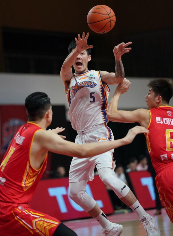  深圳马可波罗加时惜败于上海久事男篮