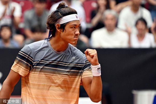  梅德韦杰夫硬地称王，上海劳力士大师赛折桂