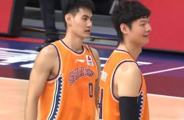  上海久事双外援合璧击败深圳马可波罗