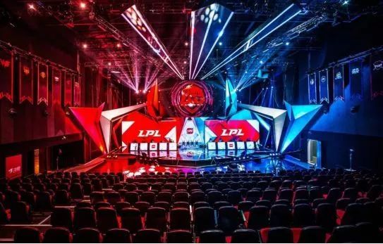  电竞周边产品热销，粉丝经济持续升温