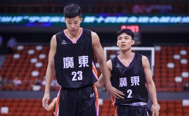  公牛拉文空中作业暴扣点燃全场